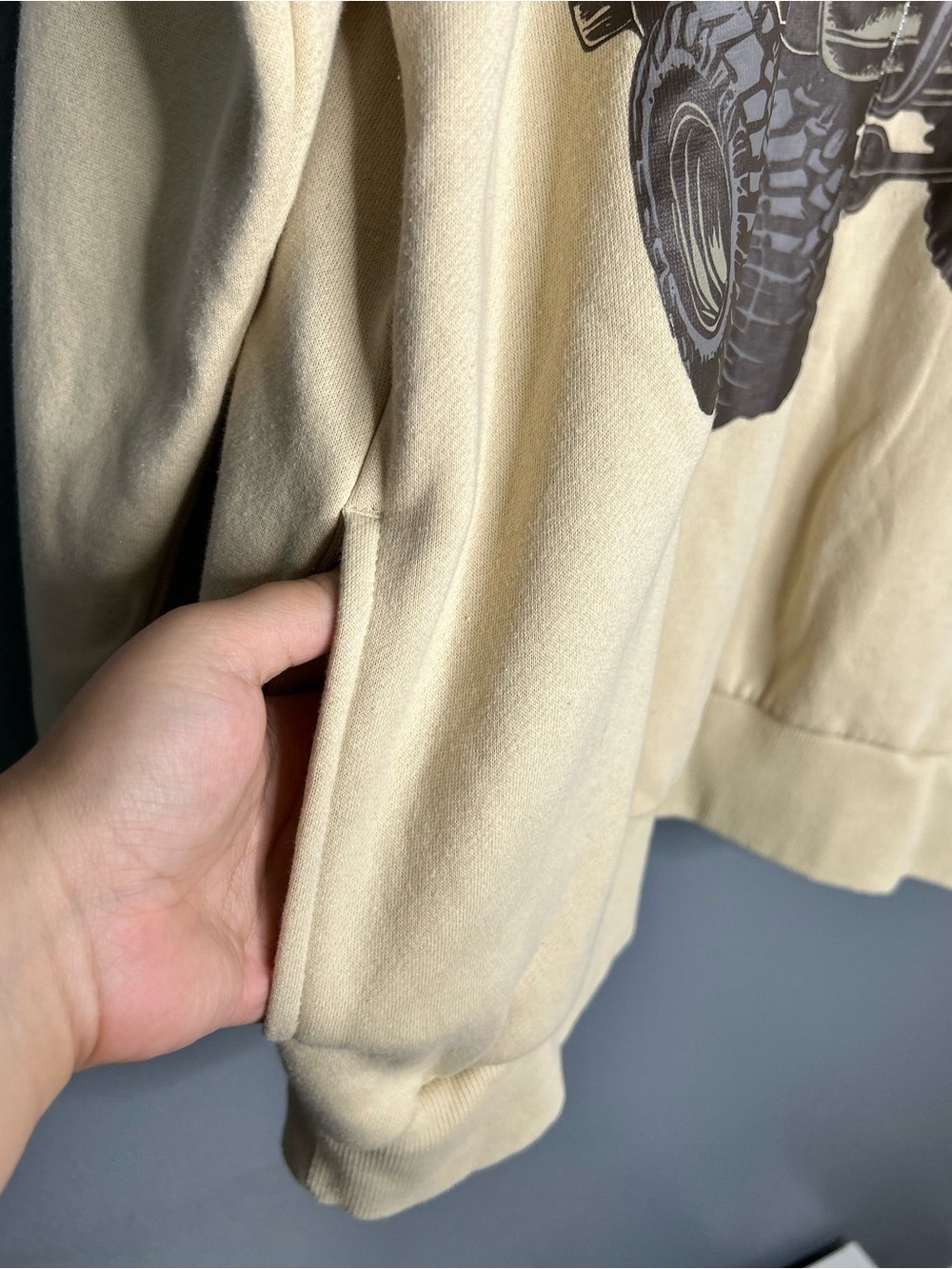 Blazer Cream Graphic Zip-Up Hoodie xxl - Picture 6 of 10